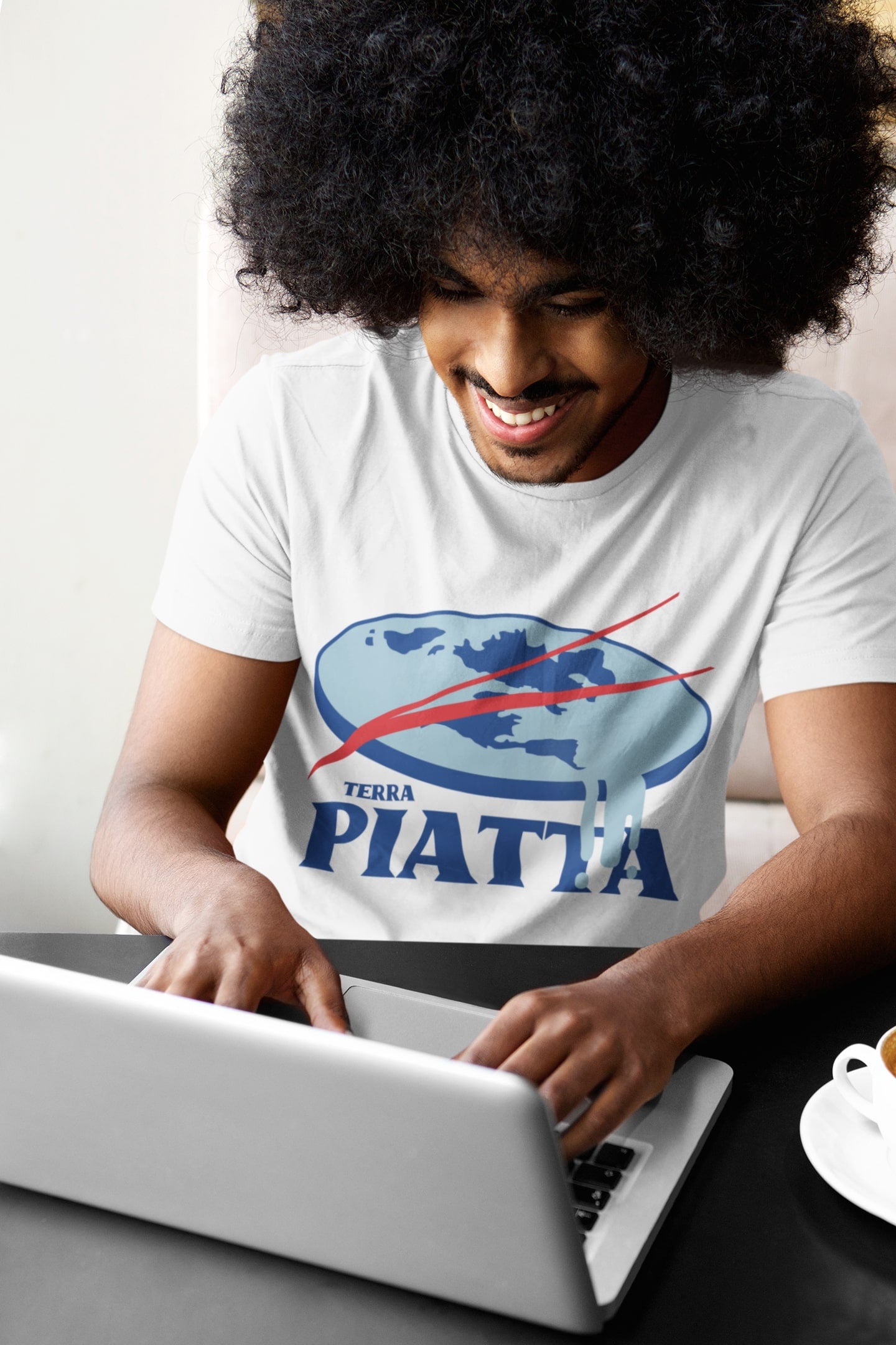 T-Shirt Terra Piatta Maglietta Terrapiattisti Maglia Alieni UFO No Vax Complotto